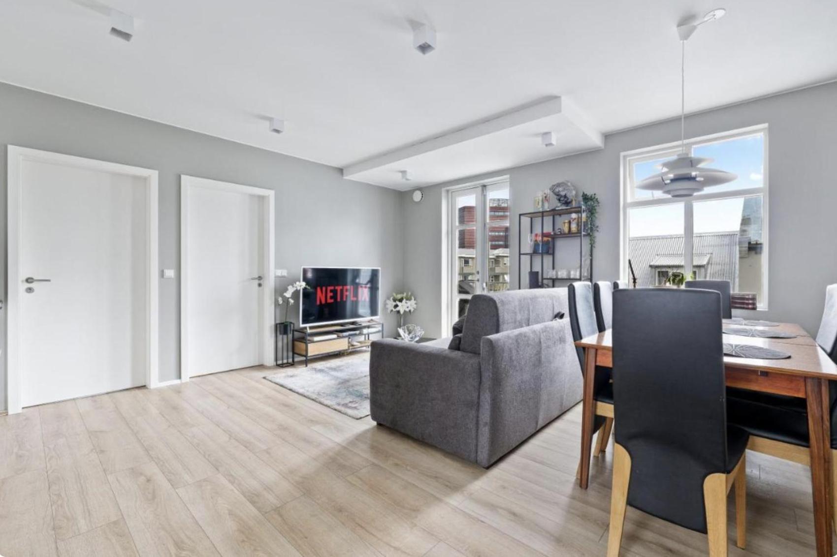 Cheerful Down Town Apartment ريكيافيك المظهر الخارجي الصورة